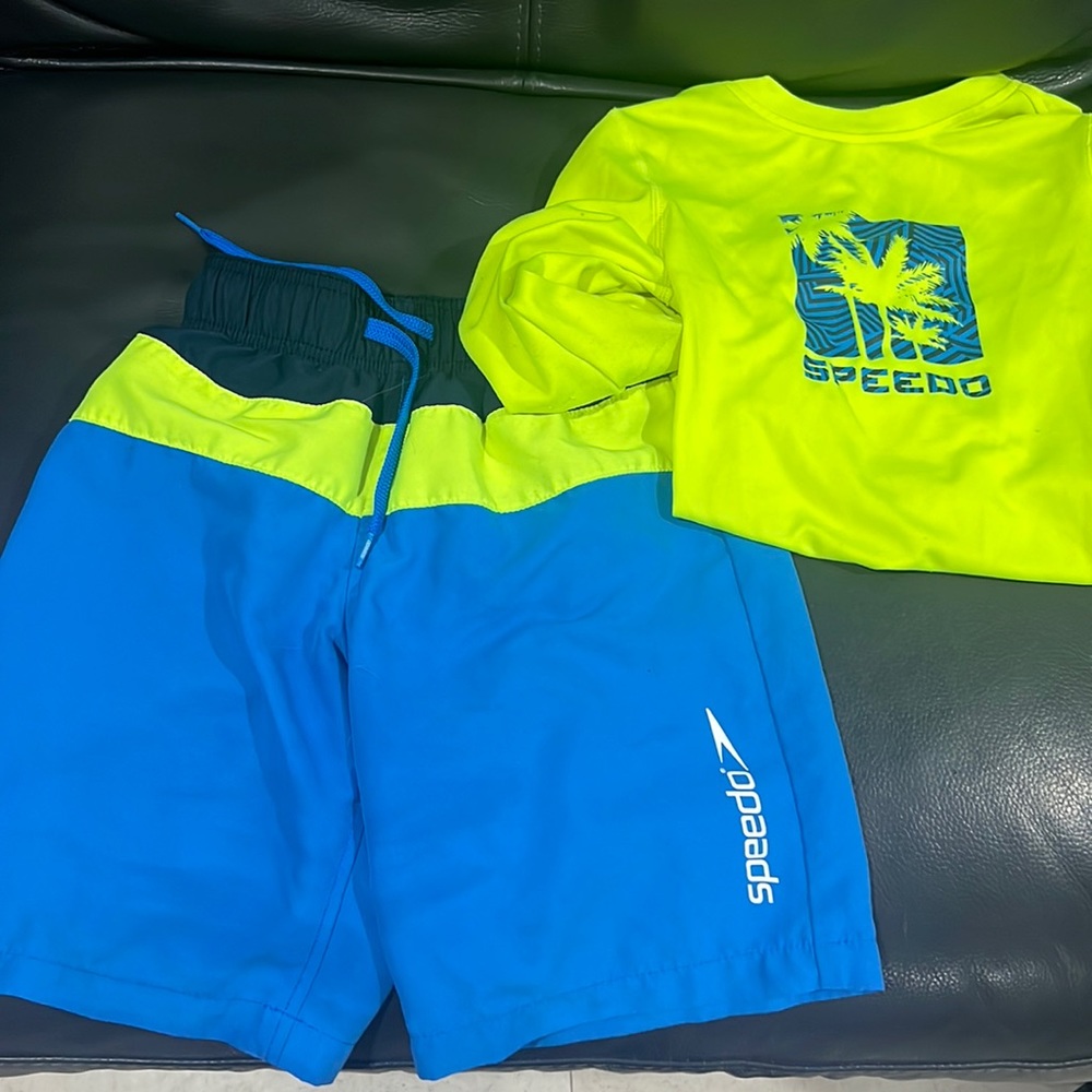 Boys Speedo Long sleeve rash and matching swimming trunks Size small